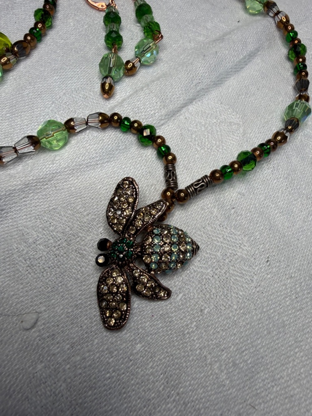 Sparkling Bee Pendant Necklace - Green and Gold